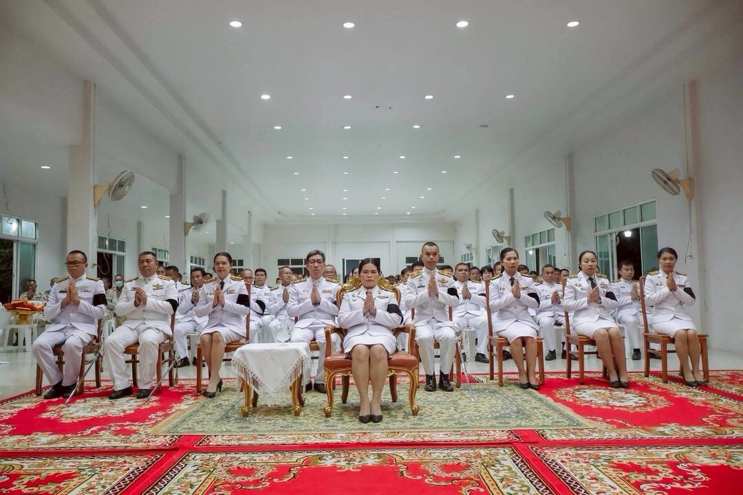  ร่วมพิธีบำเพ็ญกุศลและแสดงความอาลัยในวาระครบ 15 วัน (ปัญรสมวาร) เพื่อถวายเป็นพระราชกุศลแด่สมเด็จพระนางเจ้าสิริกิติ์พระบรมราชินีนาถพระบรมราชชนนีพันปีหลวง