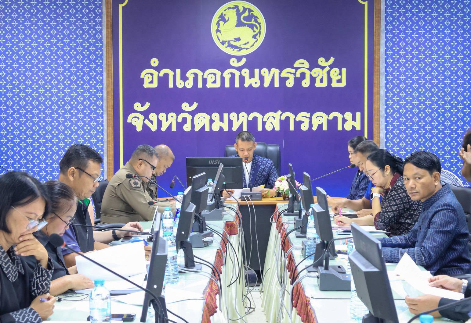 นางปนัดดา แก้วมณี พัฒนาการอำเภอกันทรวิชัย ร่วมประชุมหัวหน้าส่วนราชการและประชุมคณะกรรมการรักษาความมั่นคงและความสงบเรียบร้อย คณะกรรมการศูนย์ปฏิบัติการป้องกันและปราบปรามยาเสพติด คณะกรรมการศูนย์อํานวย การความปลอดภัยทางถนนอำเภอกันทรวิชัย